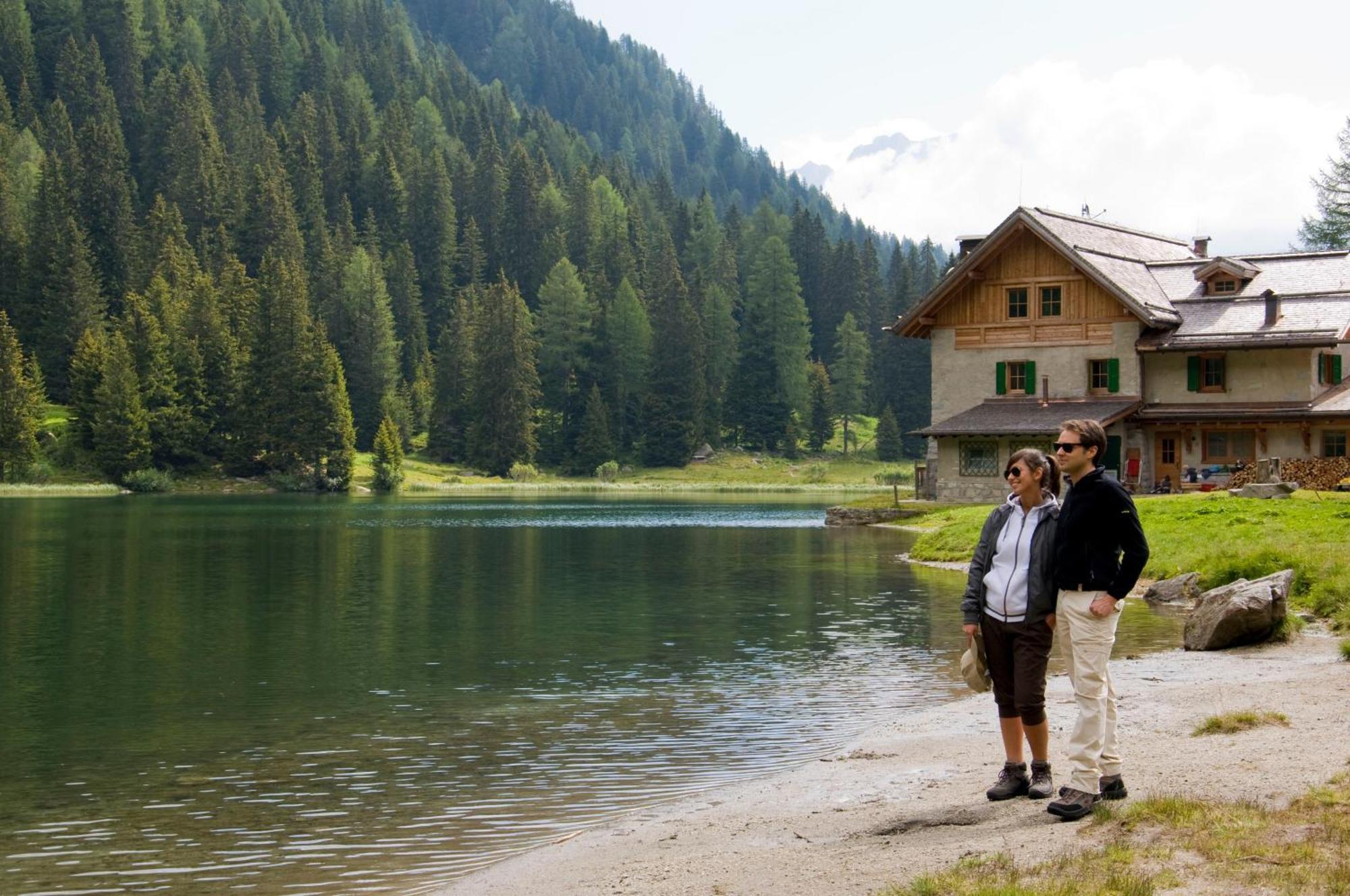 מדונה די קמפיליו Rifugio Lago Nambino מראה חיצוני תמונה